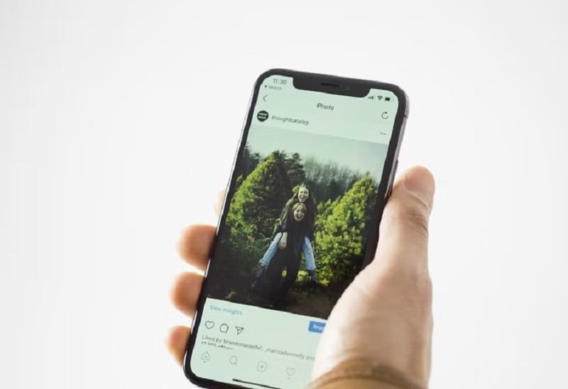 smart phone open a Instagram