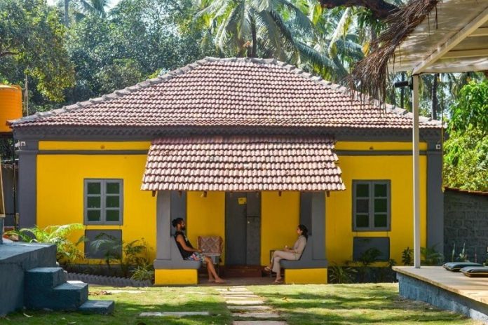 man and woma stay on the Goa Hotel