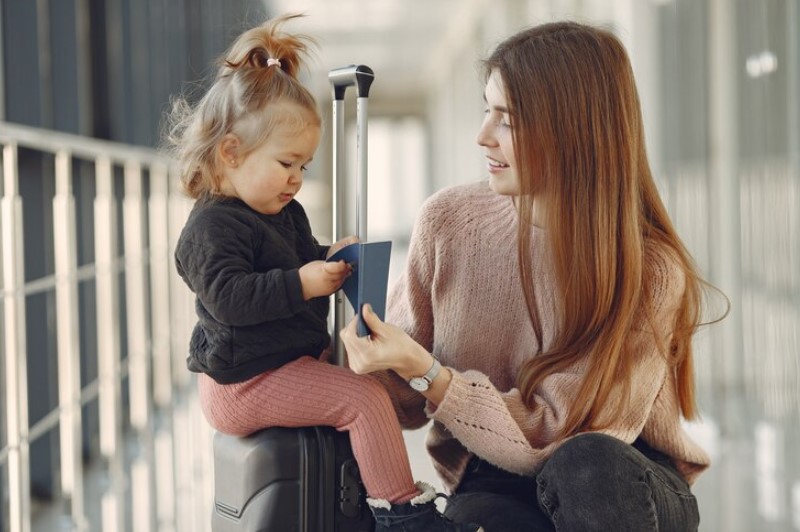 mother with daughter on airport
